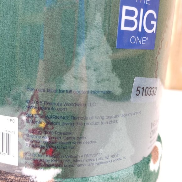 The Big One Peanuts Snoopy Christmas Plush Throw Blanket 5X6 Oversized Supersoft - Picture 10 of 14
